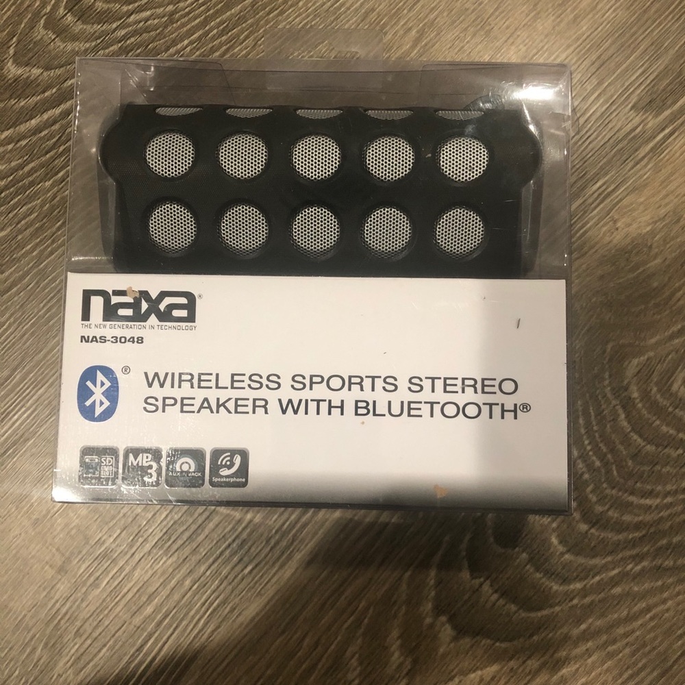 Naxa wireless sports stereo